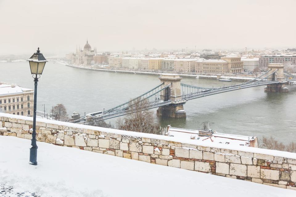 Yuletide markets, enchanting castles and folklore shows await on the Danube (Getty Images/iStockphoto)