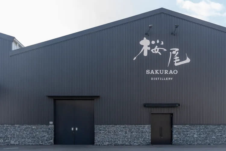 「櫻尾蒸餾所」目前廠區共有3個廠房，一號廠專門生產單一麥芽威士忌和琴酒。綠芽酒藏提供