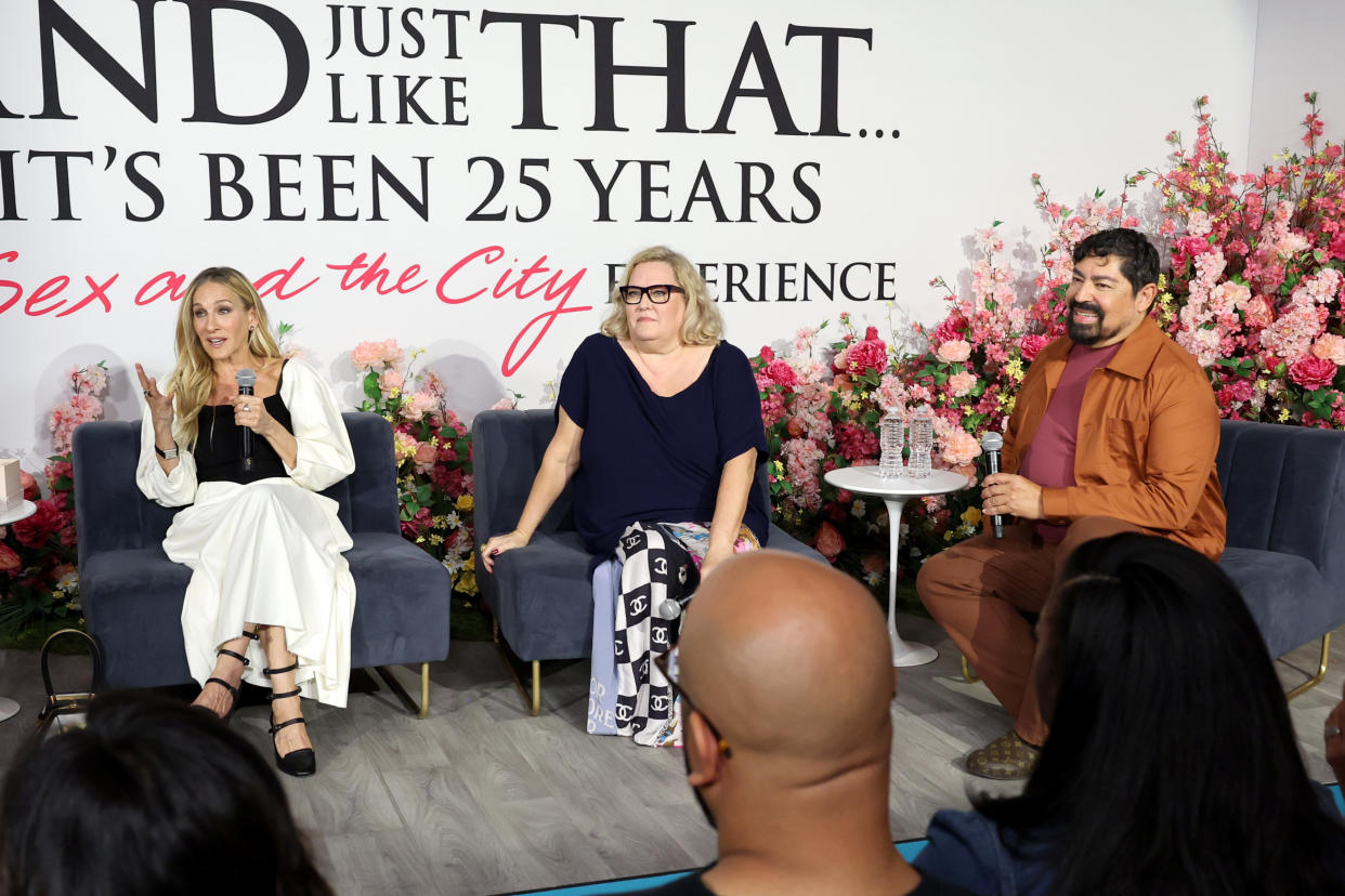 NEW YORK, NEW YORK - JUNE 08: (L-R) Sarah Jessica Parker, Molly Rogers and Danny Santiago speak at the 