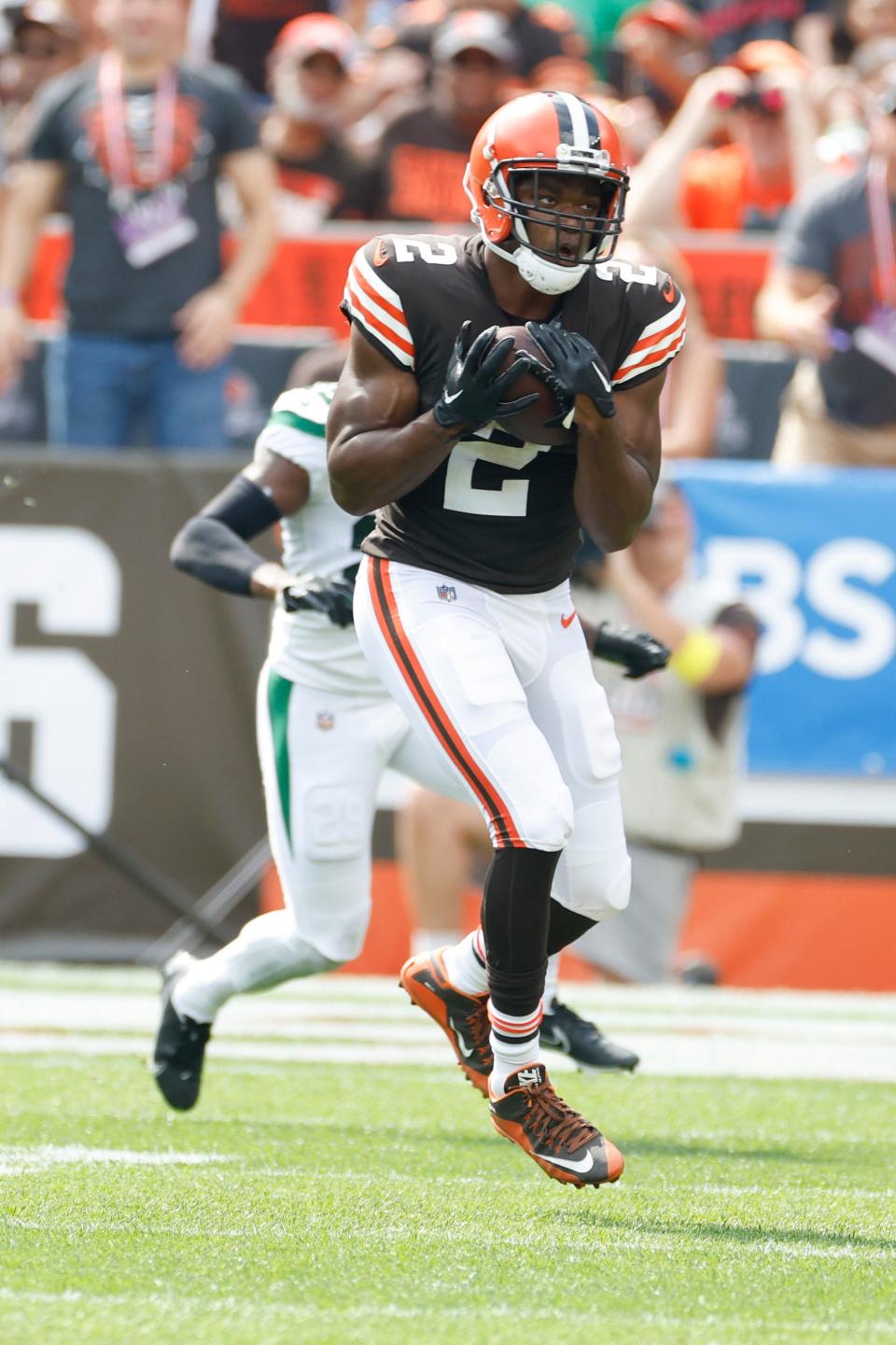 Browns wide receiver Amari Cooper makes a catch and takes it in for a touchdown against the New York Jets during the first half, Sunday, Sept. 18, 2022, in Cleveland.