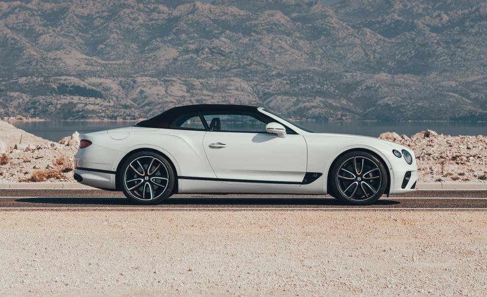 <p>The convertible roof is made from fabric-Bentley never got sucked into the nouveau riche retractable-hardtop fad-with a new ultra-snug sealing system that gives a three-decibel reduction in noise at cruising speeds.</p>