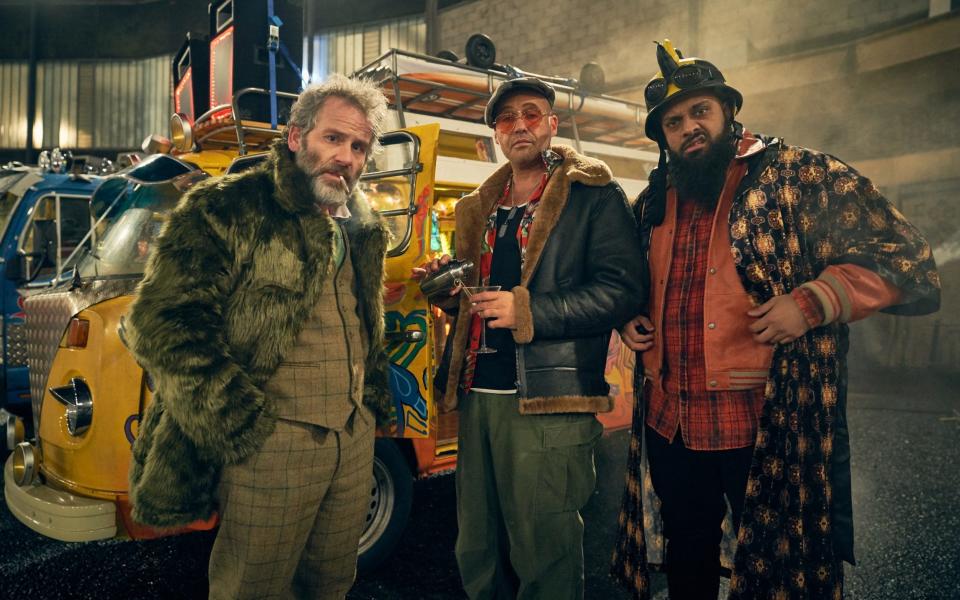 Jason Thorpe (playing El Capitano), Billy Zane (as Joker Jones) and Guz Khan (as Cheese) in Curfew - Television Stills