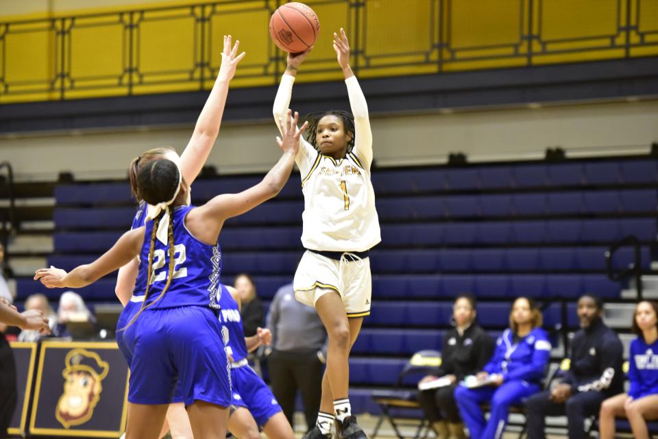 St. Clair County Community College's Arlonna Twitty makes a jump pass during the Skippers' 68-53 win over Henry Ford at SC4 Fieldhouse in Port Huron on Wednesday.