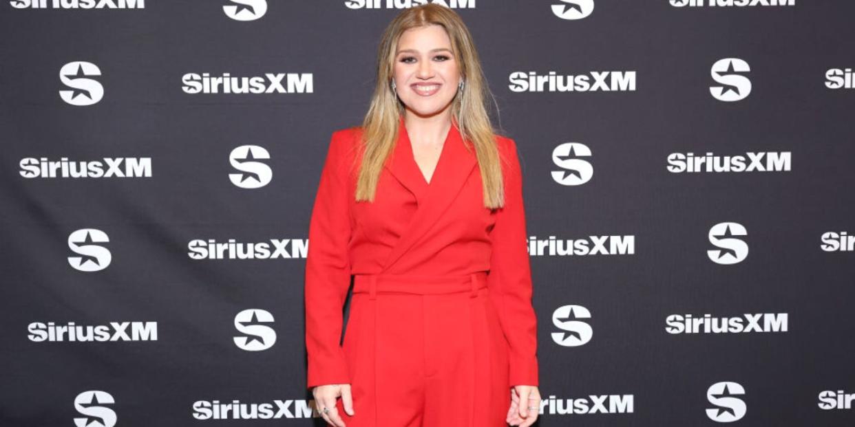 Kelly Clarkson on red carpet 2023