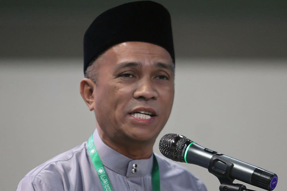 The gay pornography posts ‘liked’ on Selangor PAS official Roslan Shahir Mohd Shahir’s since-deleted Twitter account was allegedly the result of ‘hacking’. — Picture by Ahmad Zamzahuri