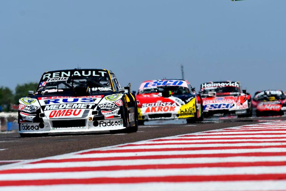 Facundo Ardusso (Torino) lidera el pelotón y el campeonato de Turismo Carretera, la categoría que retomará el calendario el fin de semana en al autódromo de San Nicolás