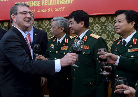 U.S. Secretary of Defense Ash Carter (L) raises a toast with Vietnamese army generals after they signed the Joint Vision Statement during a ceremony at the Ministry of Defence in Hanoi June 1, 2015. REUTERS/Hoang Dinh Nam/Pool