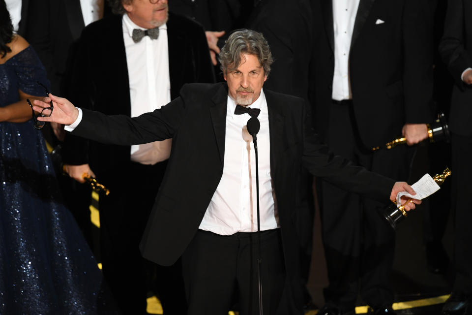 Writer-director Peter Farrelly accepts the Best Picture Oscar for <em>Green Book</em>. (Photo: Kevin Winter/Getty Images)