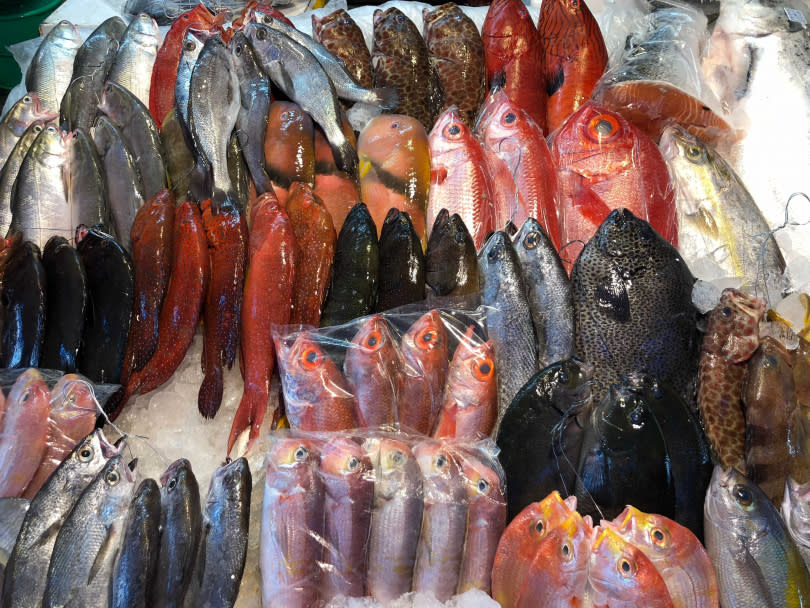   海鮮有豐富的蛋白質、低膽固醇、各種微量元素的營養成份，新冠肺炎疫情的當下，成為能提升自身免疫力及抵禦病毒的健康食品。（圖／新北市農業局提供）  