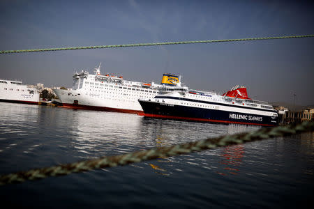 Passenger ferries are moored during a 24-hour strike of Greece's seamen's federation PNO, at the port of Piraeus, Greece, April 18, 2018. REUTERS/Alkis Konstantinidis