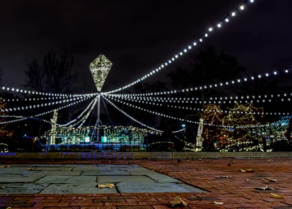 Philadelphia, Pennsylvania – Christmas decorations and lighting of Franklin Square at night