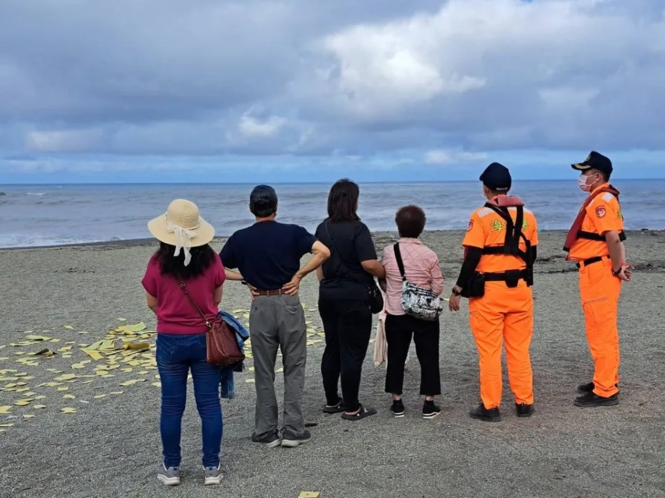 &#x0088ab;&#x005927;&#x006d6a;&#x006372;&#x00843d;&#x006d77;&#x005931;&#x008e64;&#x007684;&#x0067f3;&#x0059d3;&#x005c11;&#x005973;&#x005bb6;&#x005c6c;&#x008d95;&#x005230;&#x0060c5;&#x004eba;&#x007063;&#x006492;&#x007d19;&#x009322;&#x00ff0c;&#x005e0c;&#x00671b;&#x005979;&#x008d95;&#x005feb;&#x0056de;&#x005bb6;&#x00ff0c;&#x008077;&#x00696d;&#x008ecd;&#x004eba;&#x007684;&#x005f35;&#x0059d3;&#x007537;&#x005b50;&#x006d89;&#x0053ca;&#x007565;&#x008a98;&#x007f6a;&#x00ff0c;&#x008b66;&#x008a0a;&#x005f8c;&#x0051fd;&#x009001;&#x005b9c;&#x00862d;&#x005730;&#x006aa2;&#x007f72;&#x005075;&#x008fa6;&#x003002;&#x00ff08;&#x006c11;&#x00773e;&#x0063d0;&#x004f9b;&#x00ff09;