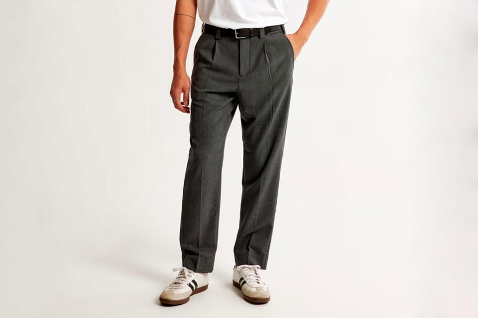 Abercrombie & Fitch Pleated Trouser