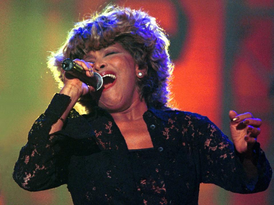 Tina Turner performs a song during the German record awards “Echo” in Hamburg, Germany, March 9, 2000. (Reuters)