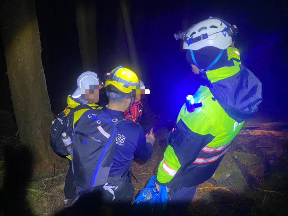 竹崎警即刻救援。（圖／警方提供）