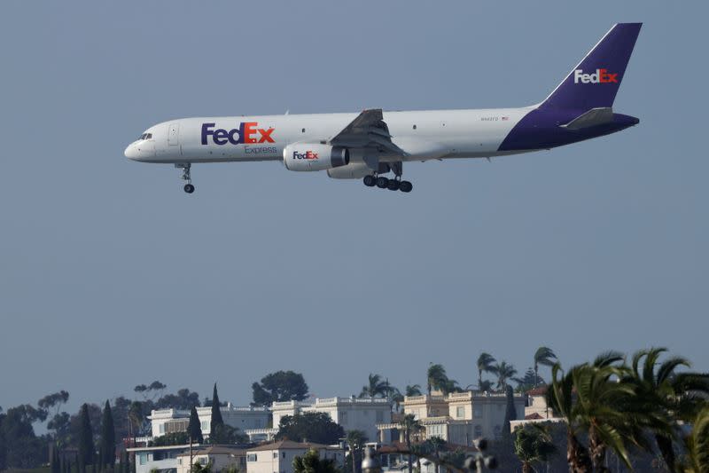 Federal Express plane lands in San Diego