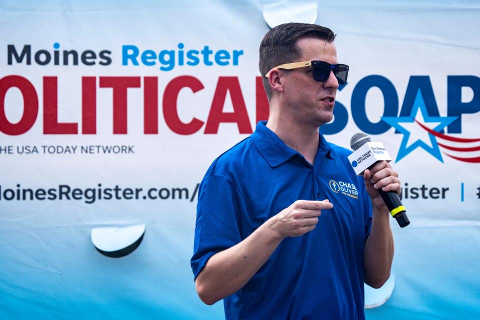 Libertarian presidential candidate Chase Oliver in Iowa calls for