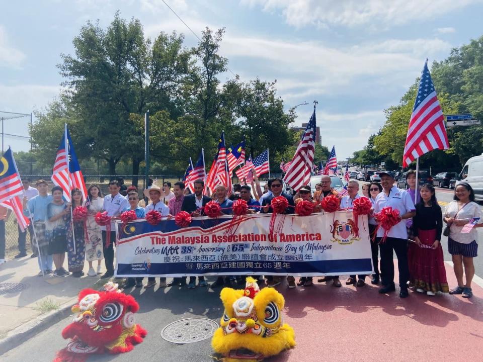 慶祝馬來西亞獨立65周年，馬國僑民在法拉盛舉辦盛大遊行。(記者鄭怡嫣╱攝影)