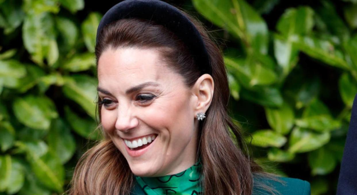 The Duchess of Cambridge wears padded velvet headband. (Getty Images)