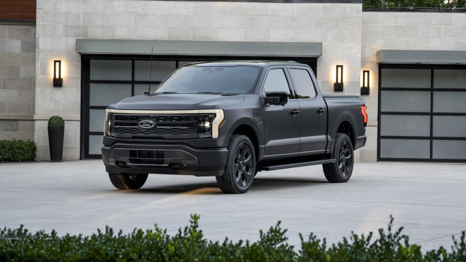 2024 ford f150 lightning platinum black