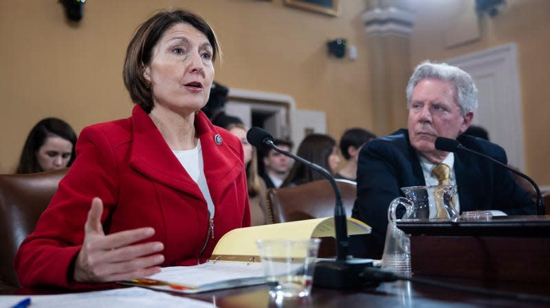 Co-sponsors of the bill, Rep. Cathy McMorris Rodgers (R-Wash.) and Rep. Frank Pallone (D-N.J.) at the U.S. Capitol on Feb. 5, 2024. - Photo: Francis Chung/POLITICO (AP)