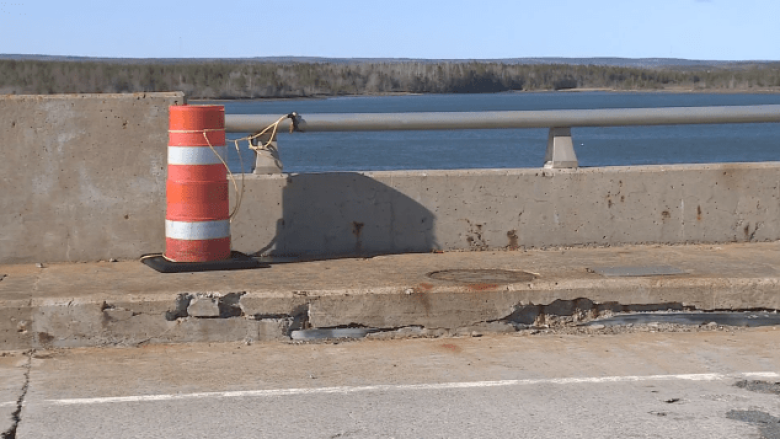 Broken bridge could send pleasure boats away from Bras d'Or Lake