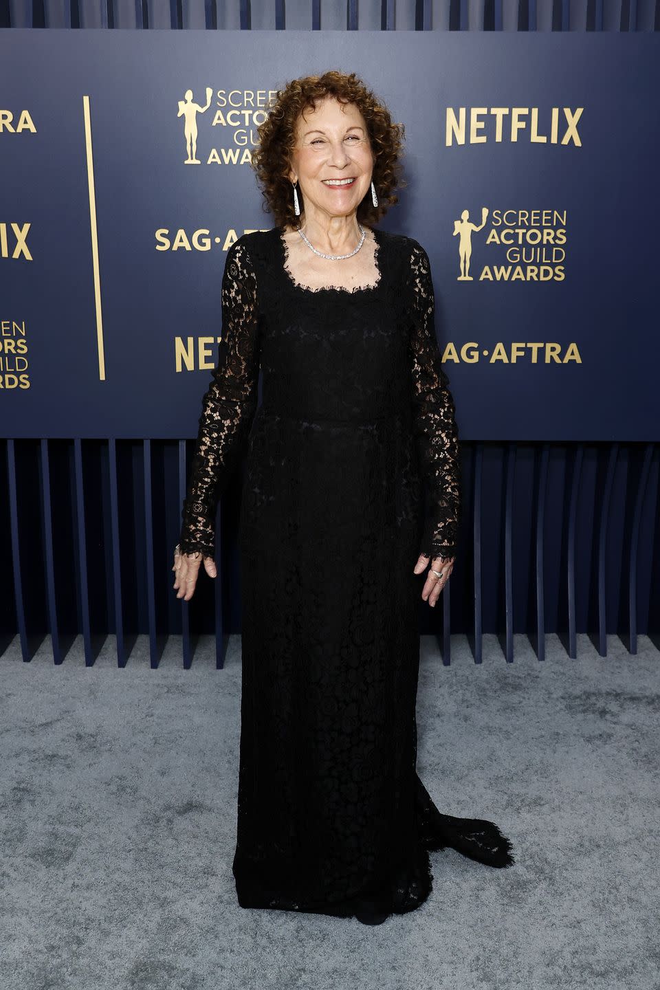 los angeles, california february 24 rhea perlman attends the 30th annual screen actors guild awards at shrine auditorium and expo hall on february 24, 2024 in los angeles, california photo by frazer harrisongetty images