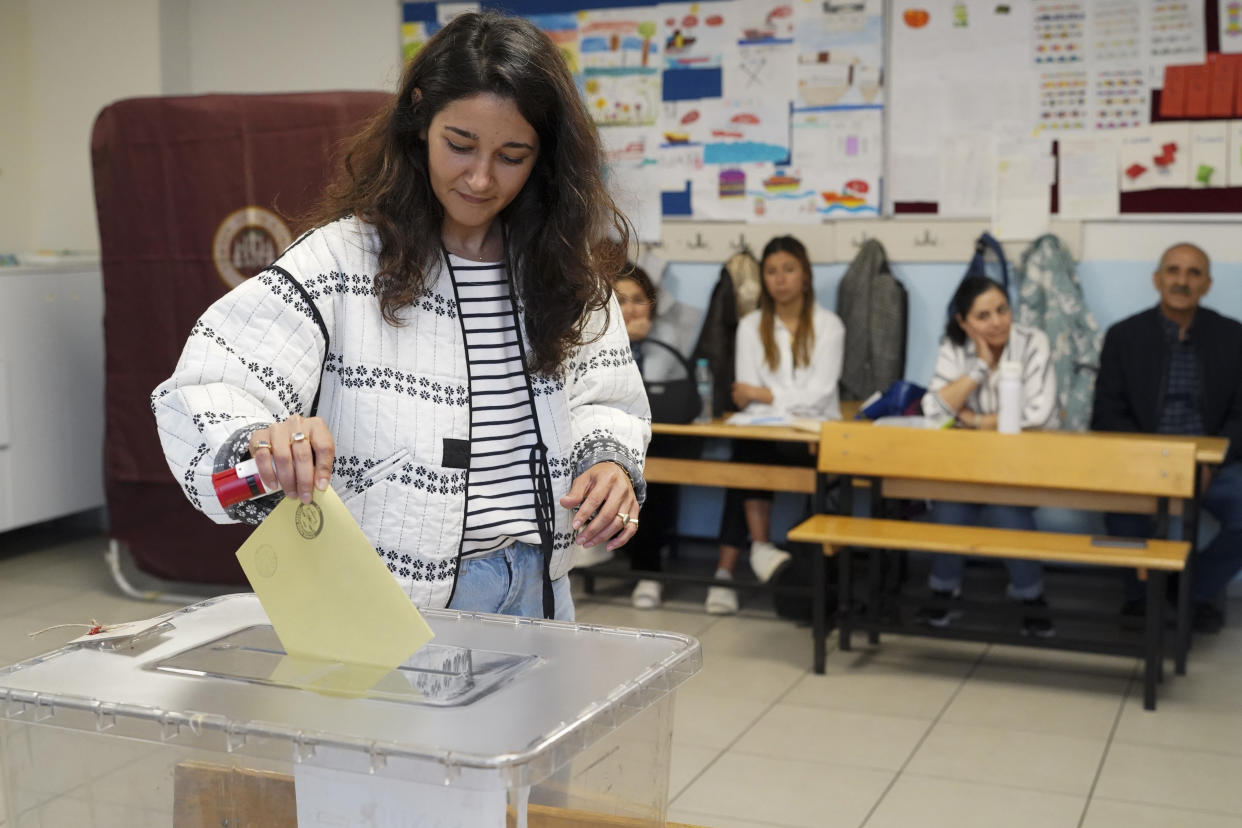 A woman votes at a polling station, in Istanbul, Turkey, Sunday, May 28, 2023. Voters in Turkey returned to the polls Sunday to decide whether the country’s longtime leader, President Recep Tayyip Erdogan, stretches his increasingly authoritarian rule into a third decade or is unseated by a challenger who has promised to restore a more democratic society. (AP Photo/Valeria Ferraro)