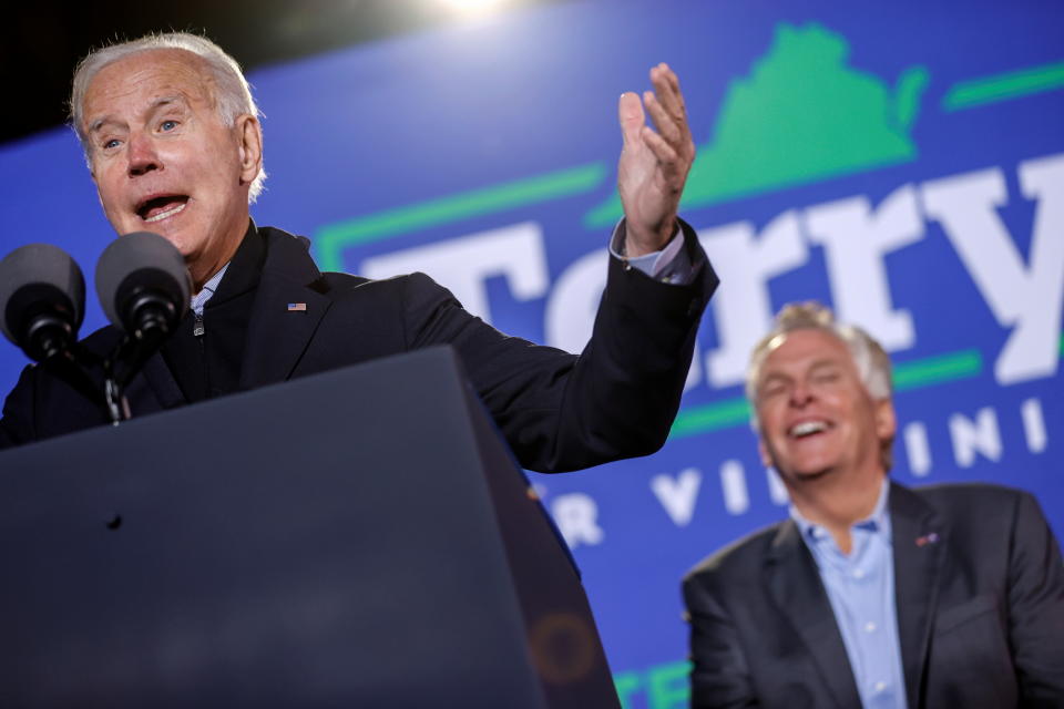 U.S. President Joe Biden campaigns for Democratic candidate for governor of Virginia Terry McAuliffe at a rally in Arlington, Virginia, U.S. October 26, 2021. (Jonathan Ernst/Reuters)