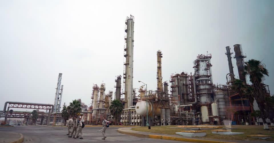 Trabajadores de Pemex en refinería de Cadereyta