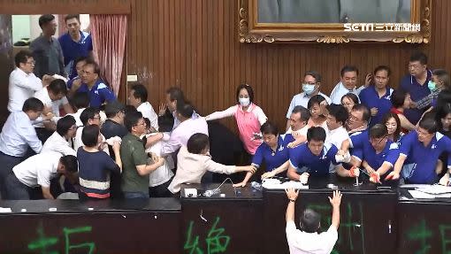 國民黨日前「曇花運動」占領立法院。