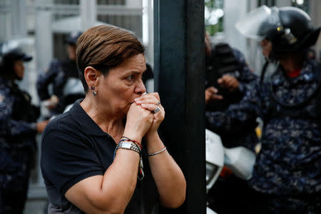 A mourner of the municipal lawmaker Fernando Alban reacts outside the headquarters of Bolivarian National Intelligence Service (SEBIN) in Caracas, Venezuela October 8, 2018. REUTERS/Carlos Garcia Rawlins