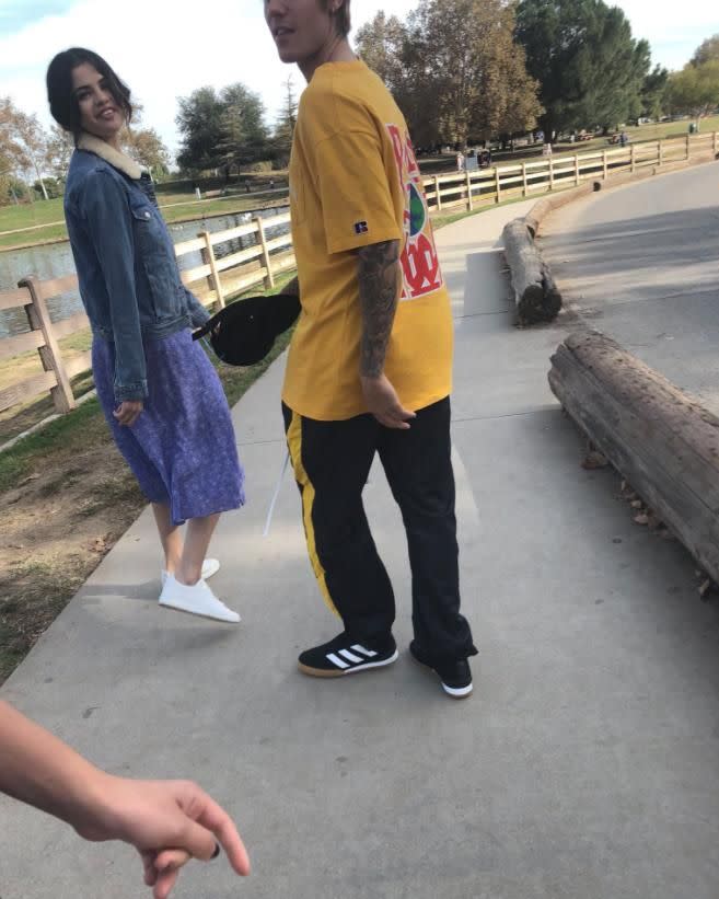 A fan spotted Justin Bieber and Selena Gomez on a low-key outing together. Source: Twitter