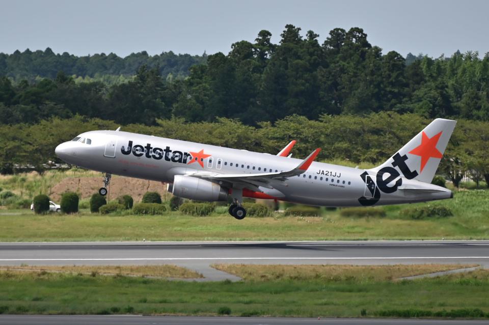 A Jetstar aircraft takes off at the Narita International Airport in Narita, Chiba Prefecture on August 19, 2020. (Photo by CHARLY TRIBALLEAU / AFP) (Photo by CHARLY TRIBALLEAU/AFP via Getty Images)