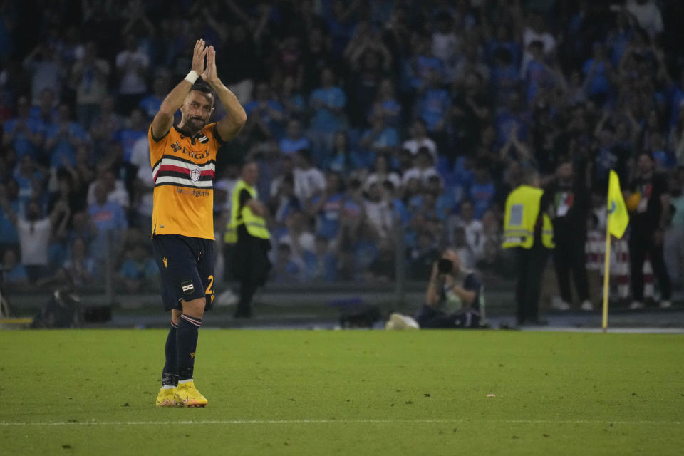 Sampdoria's Fabio Quagliarella acknowledges the applause as he leaves the pitch on his last game in the Serie A soccer match between Napoli and Sampdoria at the Diego Maradona Stadium, in Naples, Sunday, June 4, 2023. (AP Photo/Andrew Medichini)