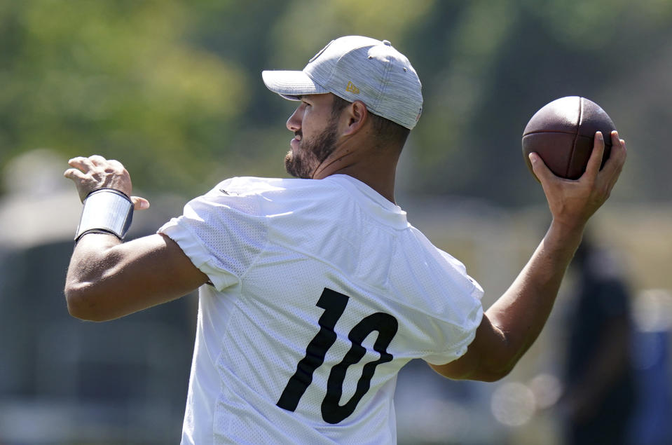 Pittsburgh Steelers quarterback Mitch Trubisky throws during NFL football practice, Tuesday, Sept. 20, 2022, at UPMC Rooney Sports Complex in Pittsburgh. (Matt Freed/Pittsburgh Post-Gazette via AP)