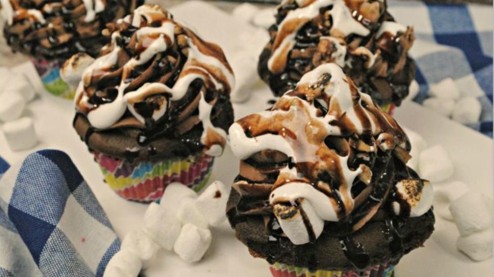 <p>What's better than a mudslide for dessert? A mudslide on top of a cupcake, of course!</p><p><strong><a href="http://kellystilwell.com/recipes/decadent-mudslide-cupcakes/" rel="nofollow noopener" target="_blank" data-ylk="slk:Get the recipe at Virtually Yours.;elm:context_link;itc:0;sec:content-canvas" class="link ">Get the recipe at Virtually Yours.</a></strong></p>