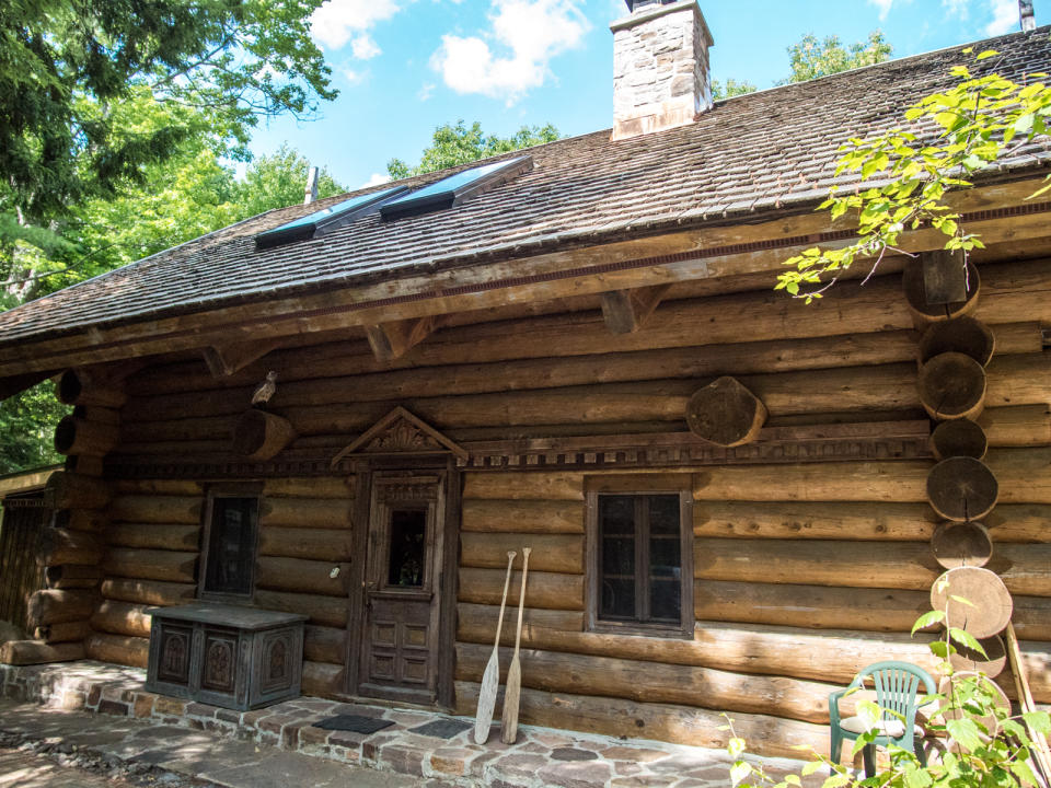 <p>The name comes from the original neighbours: beavers in a local pond. (Team Haliburton Highlands at RE/MAX) </p>