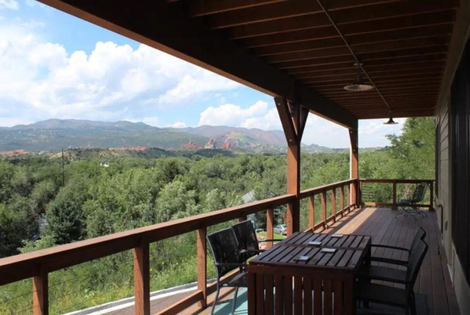 This apartment boasts a short walk to Old Colorado City's cute restaurants and shops, as well as a panoramic view spanning from Cheyenne Mountain to Garden of the Gods.