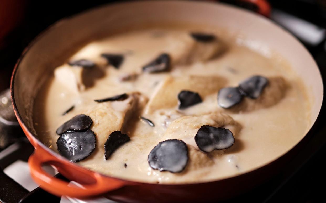 Served: poulet à la crème, chicken with black truffle