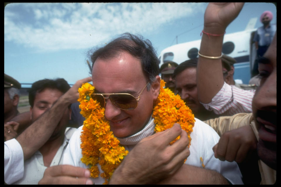 Congress (I) ldr., ex PM Rajiv Gandhi being garlanded by supporters, working crowd, campaigning for May parliamentary election, in Uttar Pradesh state. (Photo by Robert Nickelsberg/The LIFE Images Collection via Getty Images/Getty Images)