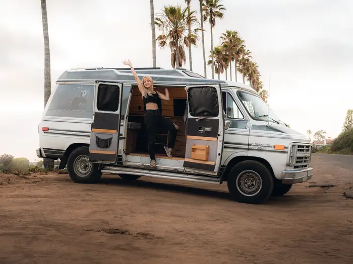 Für einige Zeit wohnte Webb in diesem 1990 Chevy 20 Van, doch durch die hohen Benzinkosten wurden ihre Reisen auf Dauer zu teuer.  - Copyright: Billie Webb