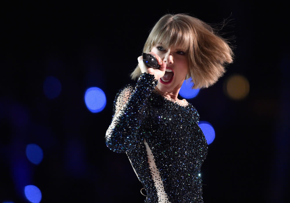 Taylor Swift swears in one “Reputation” song, and Twitter has completely lost its cool