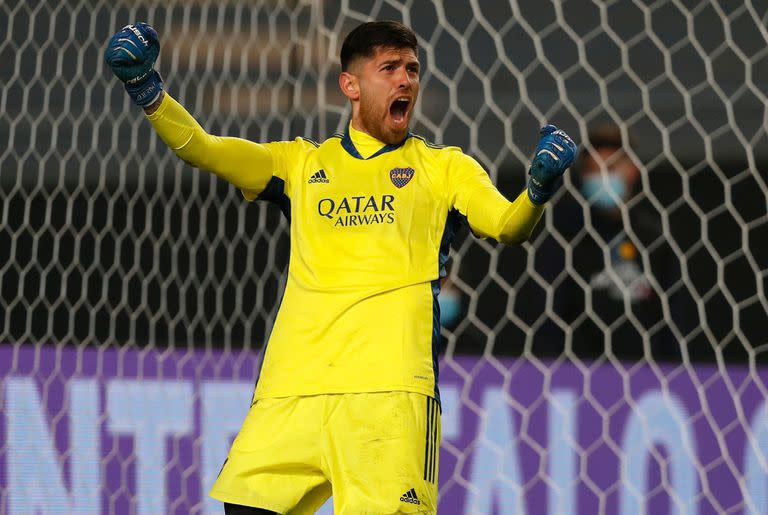 Boca Juniors' goalkeeper Agustin Rossi celebrates during the penalty shootout of the Copa Argentina round before quarterfinals footballl match against River Plate in Ciudad de La Plata stadium, in La Plata, Buenos Aires province, Argentina, on August 4, 2021. (Photo by AGUSTIN MARCARIAN / POOL / AFP