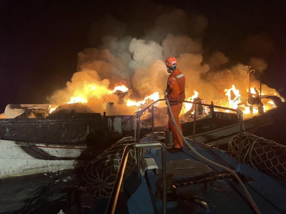 「永0祥」漁船於四角嶼附近海域起火燃燒。