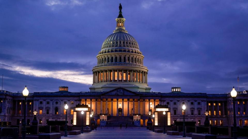 Der US-Kongress beleuchtet bei Nacht