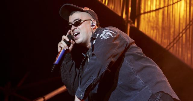 mis padres  Fotos de bad bunny, Cantantes, Raperos