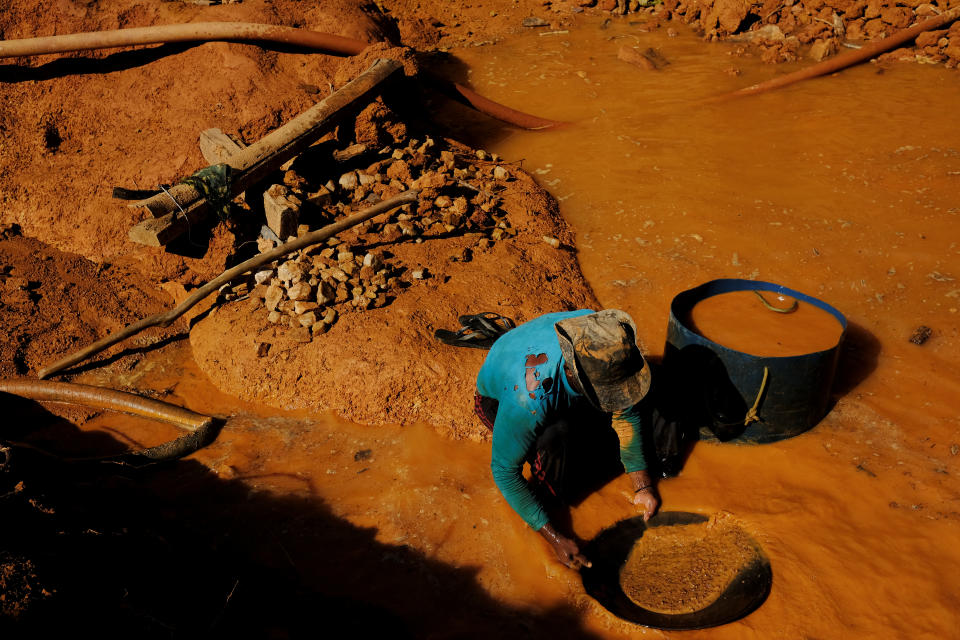 A wildcat gold miner, or garimpeiro, uses a basin and mercury to pan for gold at a wildcat gold mine, also known as a garimpo, at a deforested area of the Amazon rainforest near Crepurizao, in the municipality of Itaituba, Para State, Brazil, August 5, 2017. REUTERS/Nacho Doce