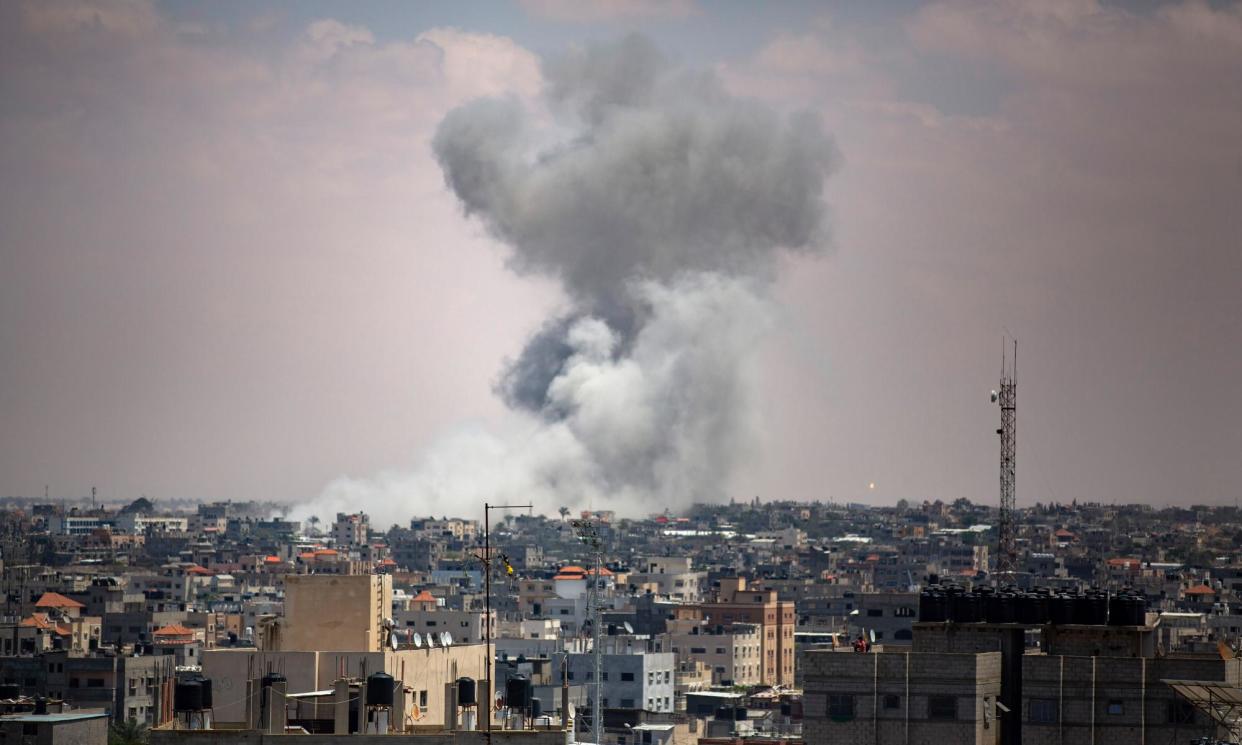 <span>Smoke rises from an Israeli strike on Rafah on Tuesday. The UK statement aims to limit Israel’s options so it will accept a peace deal.</span><span>Photograph: Haitham Imad/EPA</span>