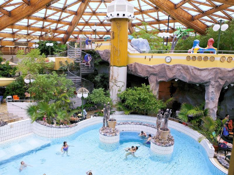 Der Ferienpark Center Parcs Nordseeküste ist eine eigene Urlaubswelt, aber nicht abgeschottet. Foto: Center Parks